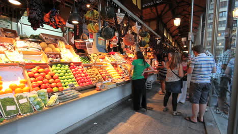 Madrider-Markt-Mit-Obst-1