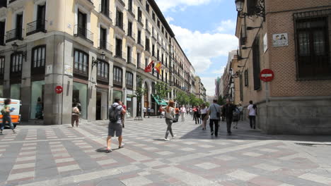 Madrid-pedestrian-street-fast