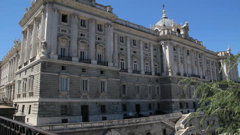 Madrid-royal-palace-side-view