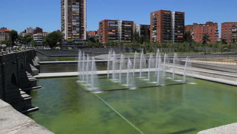 Madrid-fountain-and-apartments-1