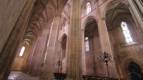 Batalha-Monastery-inside-columns