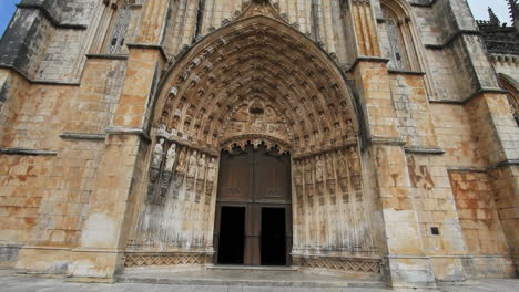 Batalha-Monastery-front-entry