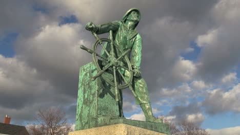 Massachusetts-Gloucester-fisherman-statue-timelapse-sx