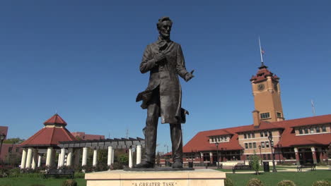 Illinois-Springfield-Estatua-De-Lincoln