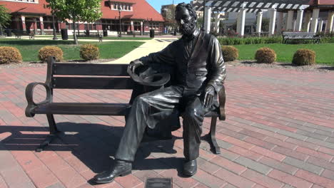 Ilinois-Springfield-Lincoln-Statue-Auf-Bank