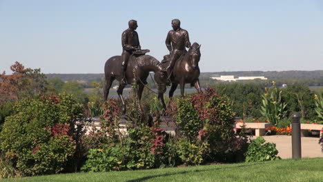 Illinois-Nauvoo-Joseph-Smith-and-brother-horseback-statue