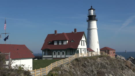 Maine-Portland-Head-lighthouse-and-keeper's-house-sx