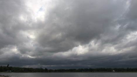 Minnesota-Wolken-über-See-Zeitraffer