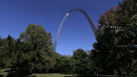 Missouri-St-Louis-gateway-arch-and-park-c
