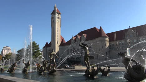 Missouri-St-Louis-fountain-and-Union-Station-s