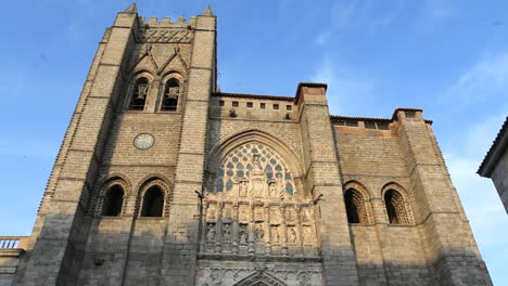 Spanien-Kastilien-Avila-Schnitzereien-An-Der-Kathedrale-1