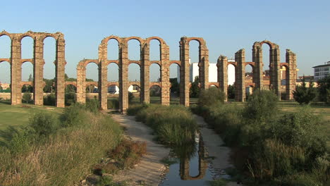 Merida-Aqueduct-of-the-Miracles-with-reflection