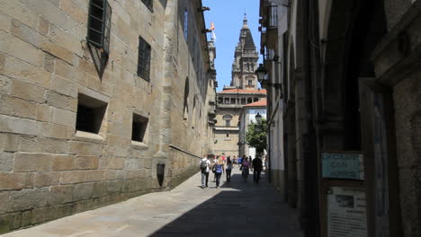 Santiago-church-and-street-with-toursts