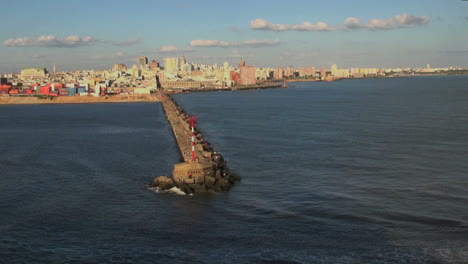 Skyline-Und-Pier-Von-Montevideo