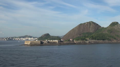 Rio-über-Die-Bucht-Fort-Und-Hügel-Mit-Vogel-S-06