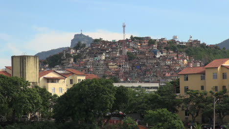 Favela-Fluss-Und-Corcovado