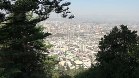 Vista-De-La-Ciudad-De-Santiago-Entre-Arboles