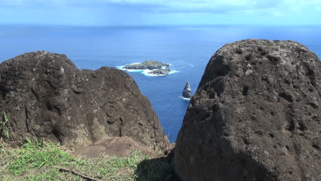 Rapa-Nui-bird-islands-from-Orongo-s5