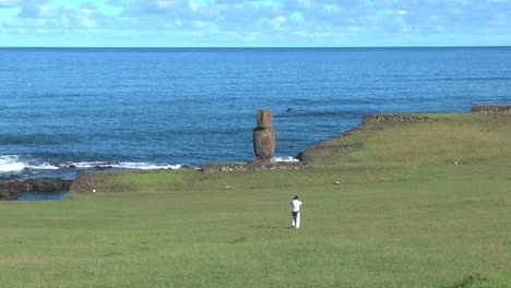 Easter-Island-Ahu-Tahai-zoom-out-from-moai-12b