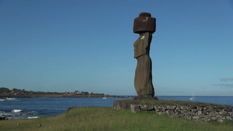 Osterinsel-Ahu-Ist-Die-Riku-Moai-Plattform-Und-Die-Bucht-10c