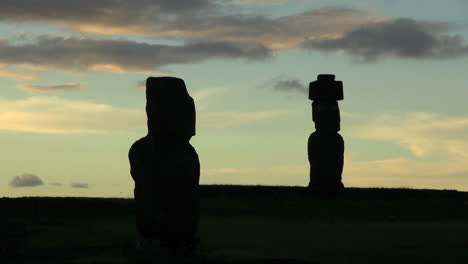 Easter-Island-Ahu-Tahai-and-Ko-Te-Riku-at-sunset-3
