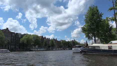 Niederlande-Amsterdam-Kanalboot-Aussicht