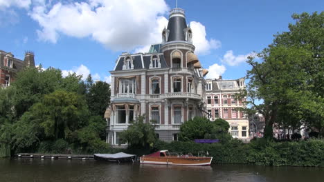 Amsterdam-large-house-on-a-canal