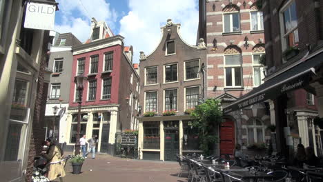 Amsterdamer-Häuser-In-Einer-Gasse