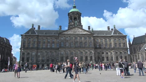 Netherlands-Amsterdam-palace-dam-square-crowd-mills