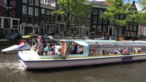 Amsterdam-Grachtenboot-Mit-Glasdach