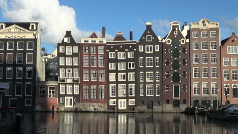 Amsterdam-row-of-houses-by-water