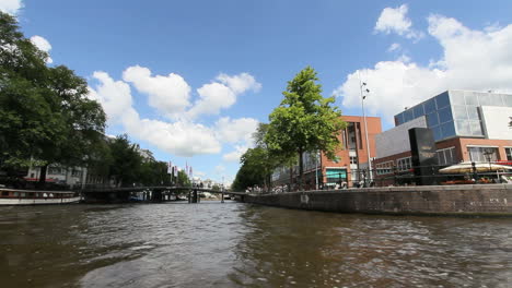 Amsterdamer-Kanal-Von-Einem-Boot-Aus