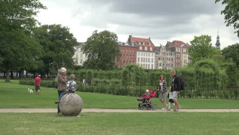 Copenhagen-Rosenborg-gardens-editorial-s
