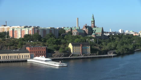 Sweden-Stockholm-approach-with-castle-3s
