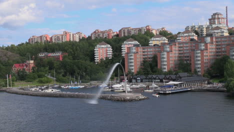 Sweden-Stockholm-apartments-&-fountain-3s