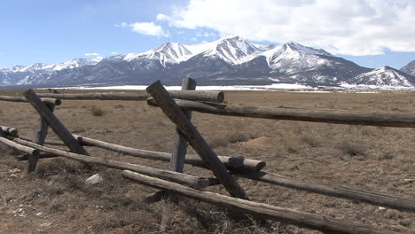 Colorado-Sawatch-Range-with-fence