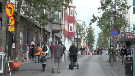 Iceland-Reykjavik-downtown-street-scene