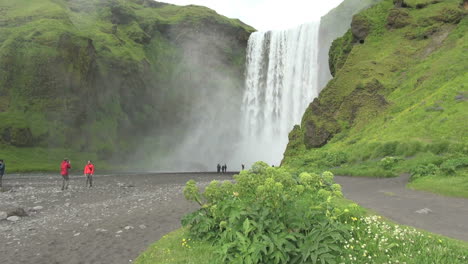 Island-Skogafoss-Wasserfall-Und-Fluss