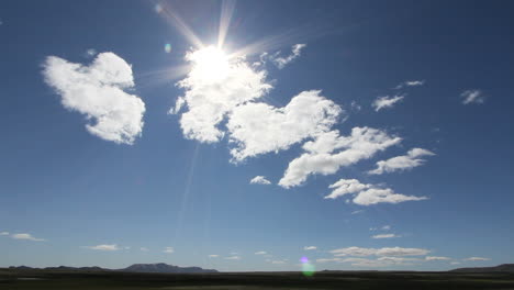 Islandia-Moviendo-Nubes-Con-Sunflare-Timelapse-C
