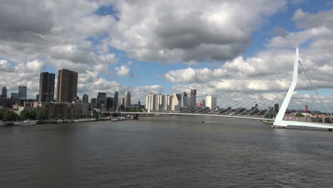 Niederlande-Rotterdam-Erasmus-Brückenkabel-Vor-Der-Skyline