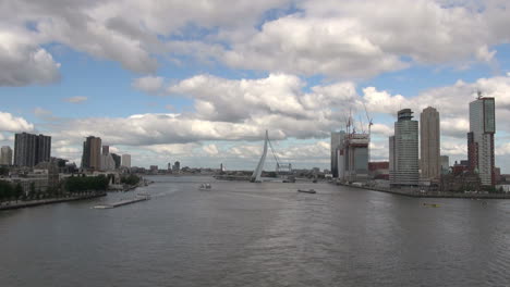 Niederlande-Rotterdam-Flusshochhäuser-Und-Erasmusbrücke