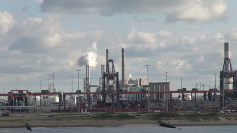 Niederlande-Rotterdam-Raffinerie-Und-Windpark-6