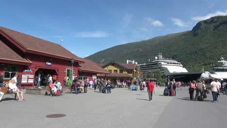 Norway-Flam-tourists-at-the-railroad-station