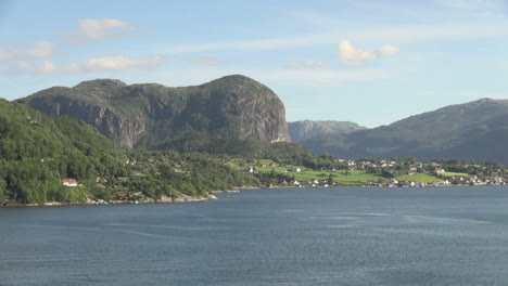 Norway-Hagsfjordens-view-s