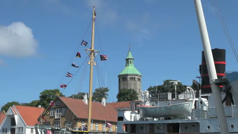 Norway-Stavanger-tower-zoom-in-s