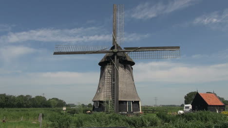 Niederländische-Kinderdijk-Windmühle-Mit-Kreuzflügeln-18