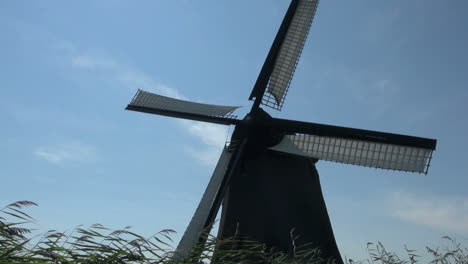 Niederlande-Kinderdijk-Windmühle-Drehen-Silhouette-Gegen-Himmel-11