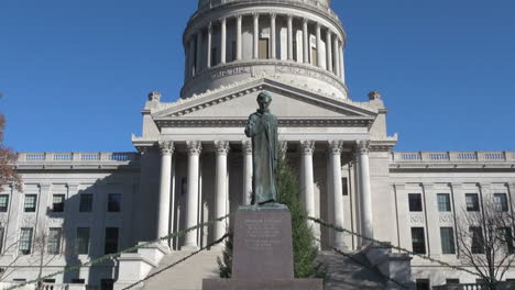 West-Virginia-Charleston,-capitol,-and-Lincoln-statue-zoom
