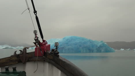 Grönland-Eisfjord-Bug-Des-Bootes-Langsam-S83