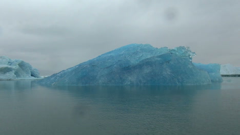 Grönland-Eisfjord-Sehr-Blauer-Berg-S